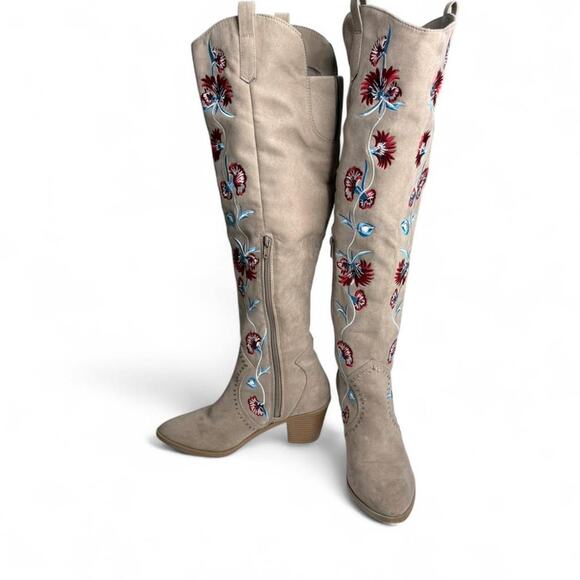 Carlos by Carlos Santana Shoes - Carlos by Carlos Santana Alexia Floral embroidered beige suede Sz 7.5